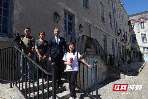 潮州网红吃瓜事件视频曝光,视频曝光引发网友热议 第1张 潮州网红吃瓜事件视频曝光,视频曝光引发网友热议 第1张