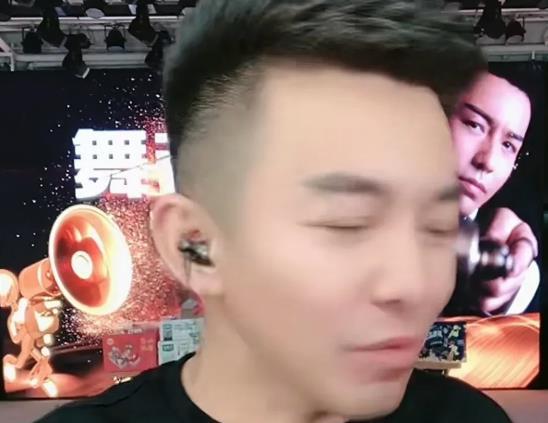 吃瓜跳舞网红是谁呀视频,视频走红背后的故事 第3张 吃瓜跳舞网红是谁呀视频,视频走红背后的故事 第3张